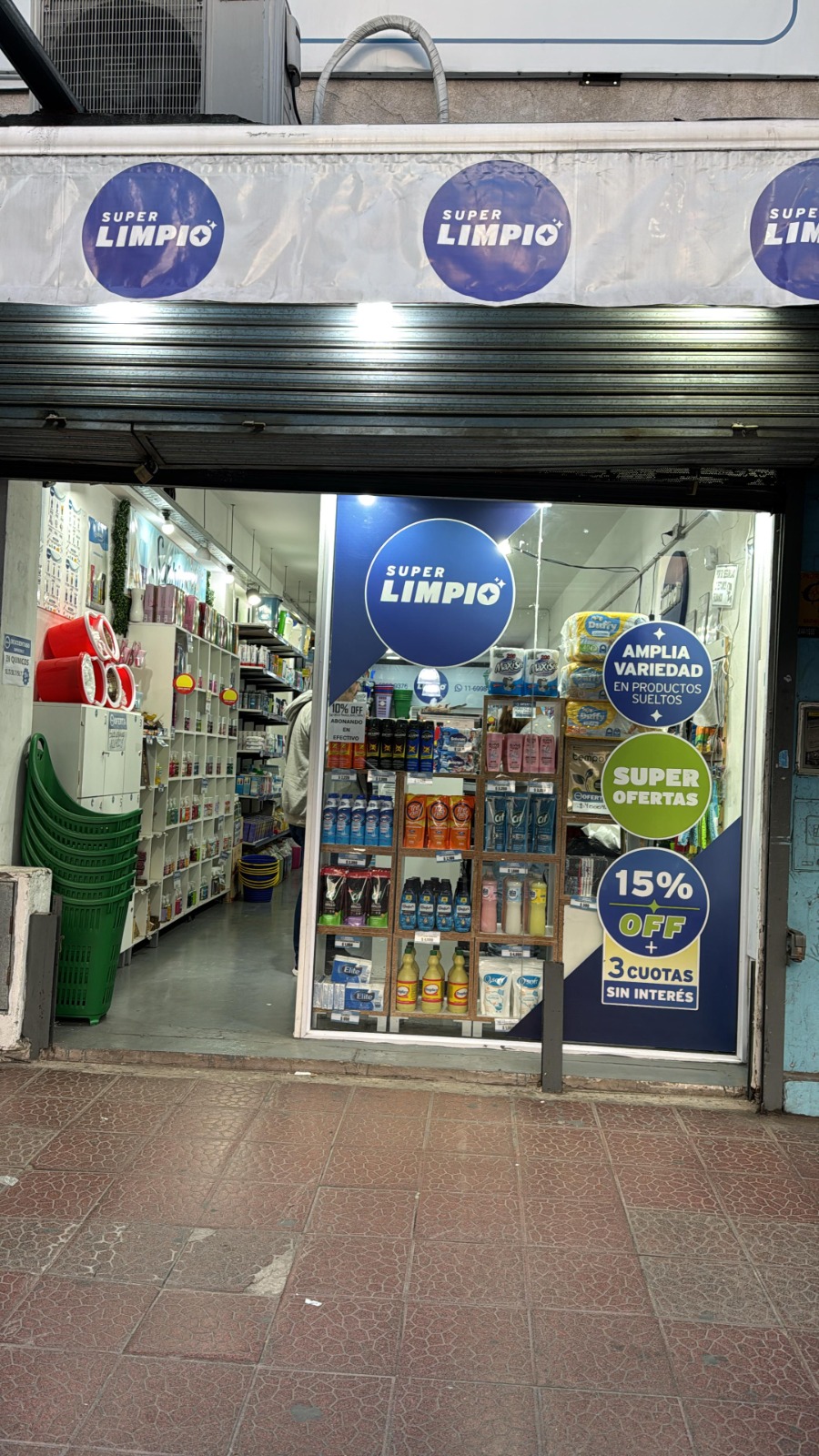 Foto de un local Súper Limpio moderno y ordenado